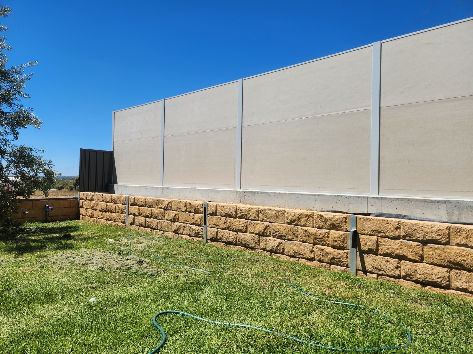 Boundary retaining wall, tight access, Adelaide